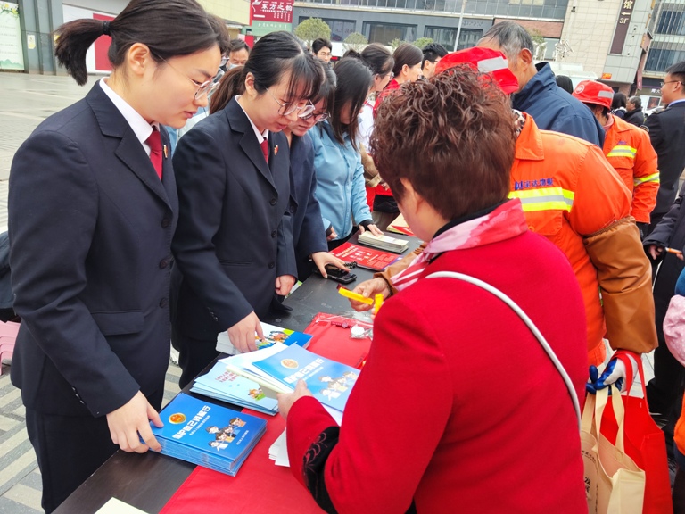 宪法宣传周｜精彩“宪”场，财务咨询中的普法实践